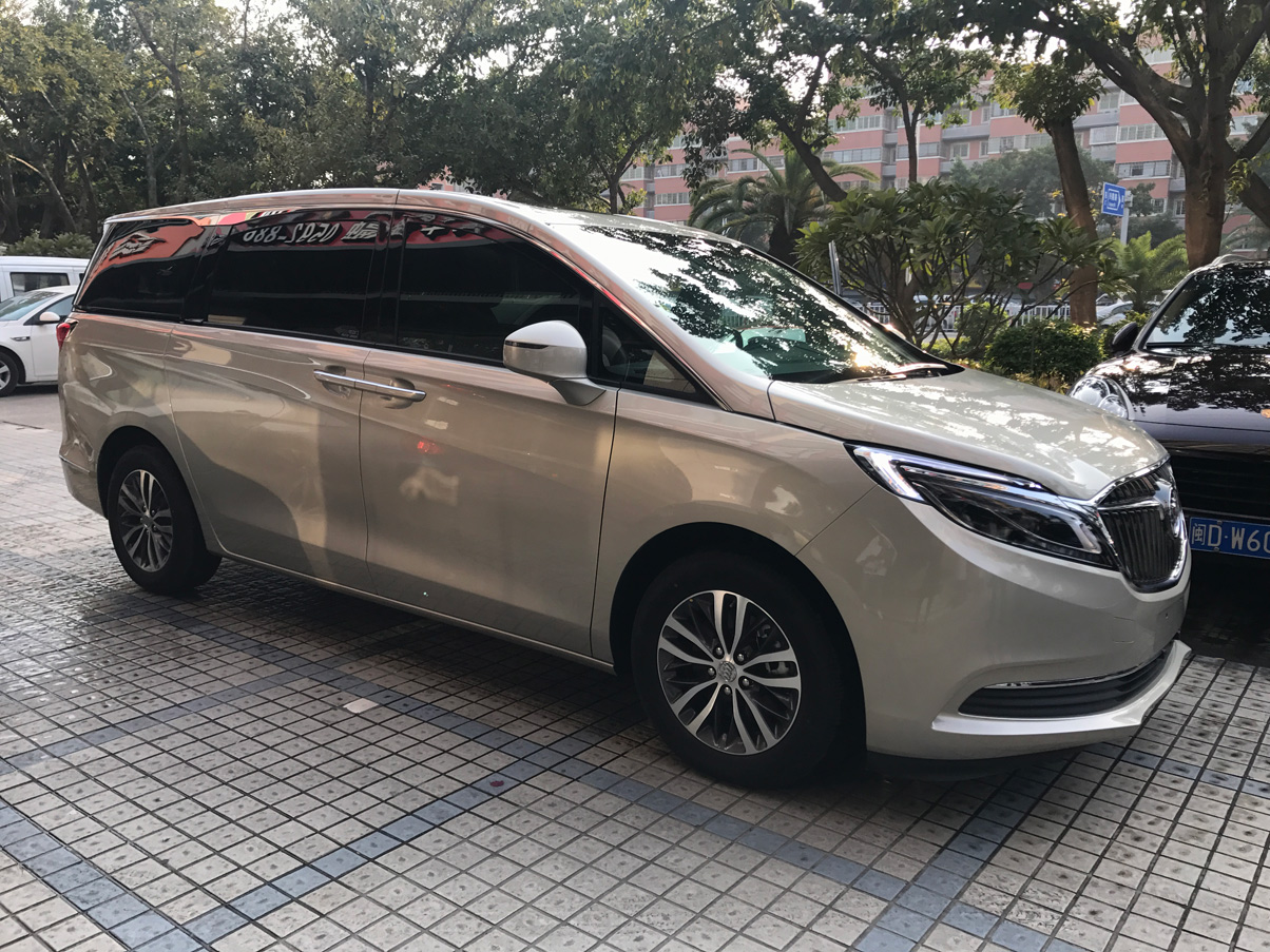 北京租车:别克GL8豪华新款2.0T带电动门